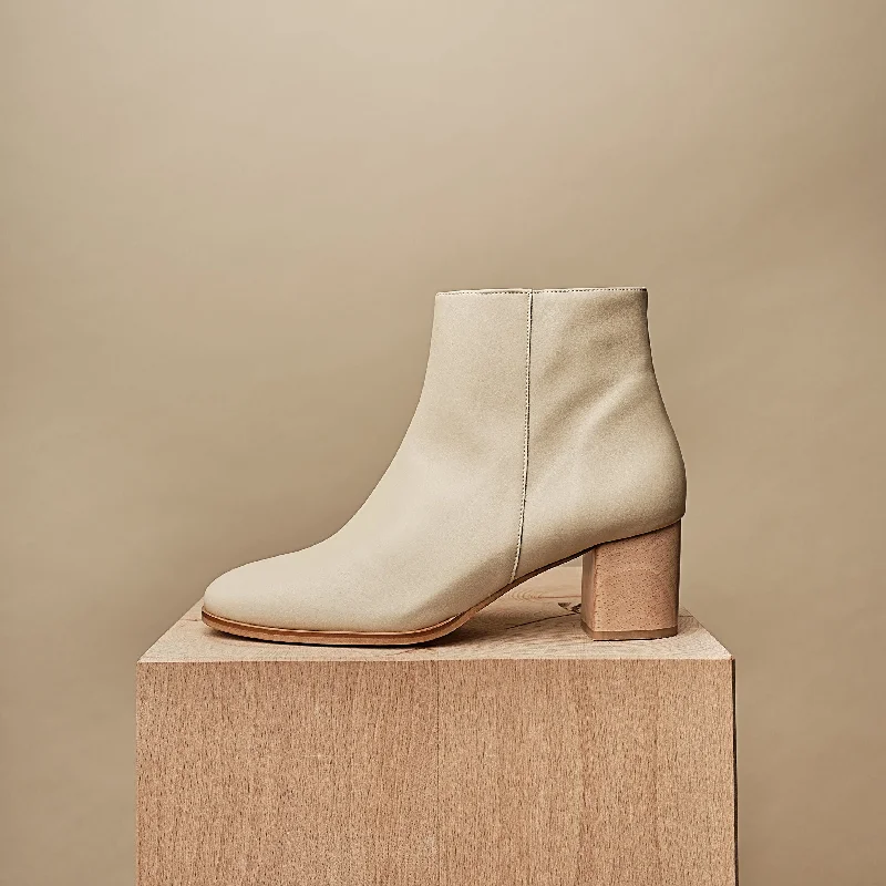 LAST CHANCE JACKIE LOW ANKLE BOOTIE